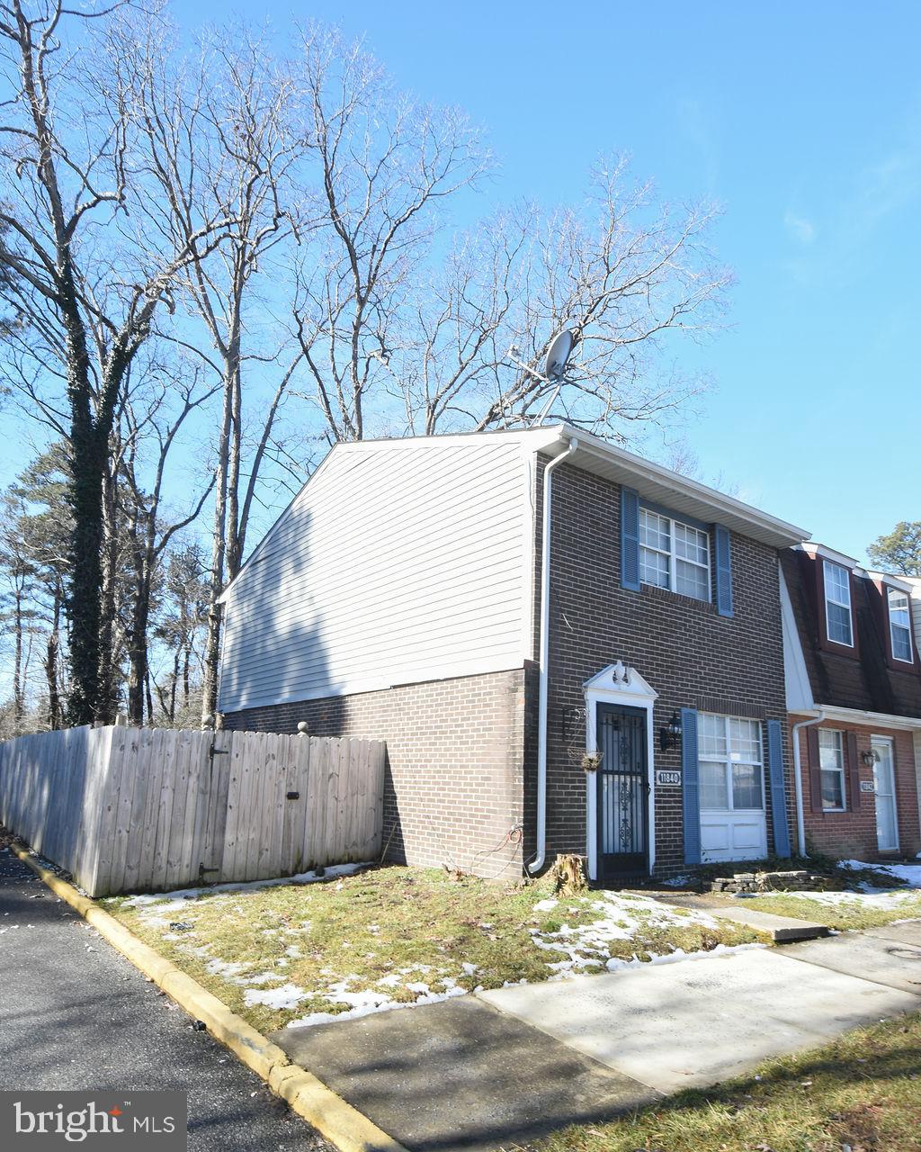 OAK MANOR TWN HSE CONDO - Residential