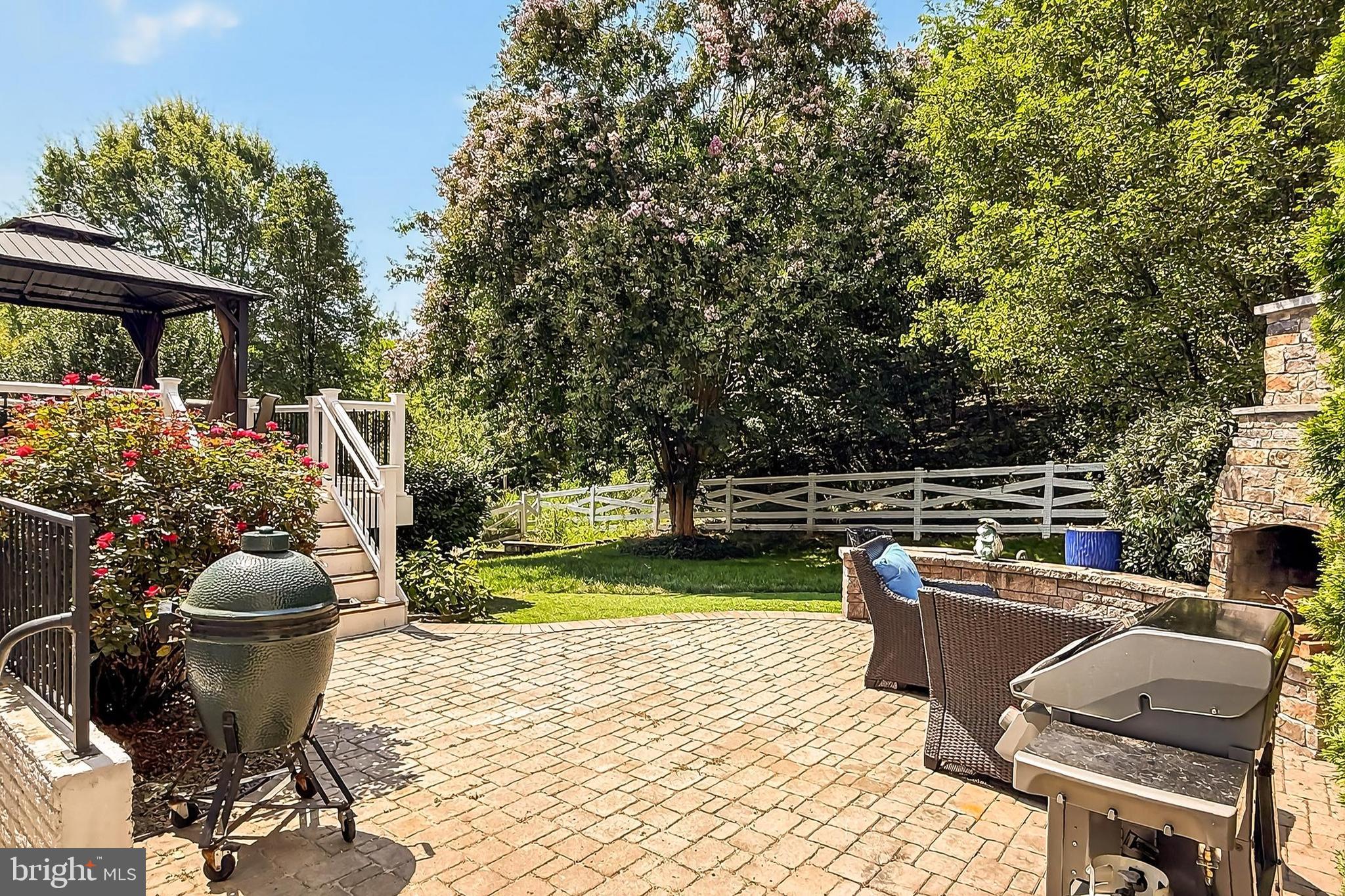 LAUREL HILL - Residential