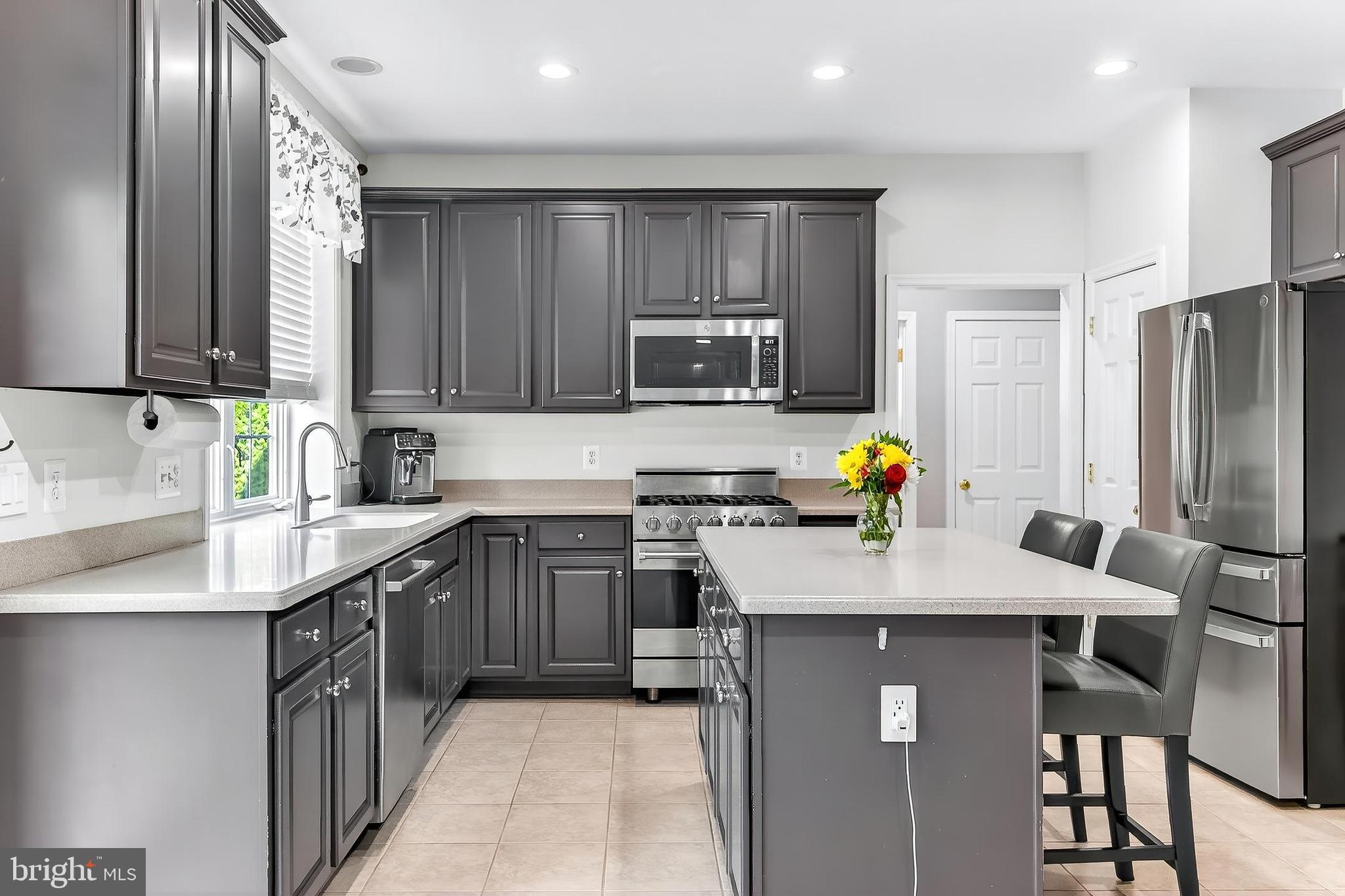 LAUREL HILL - Residential