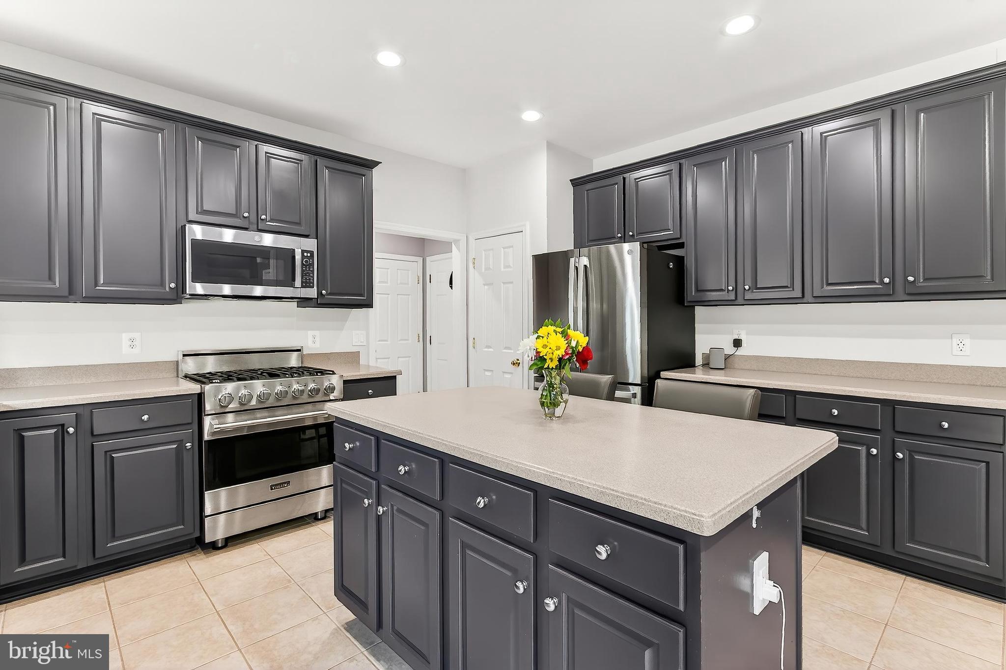 LAUREL HILL - Residential