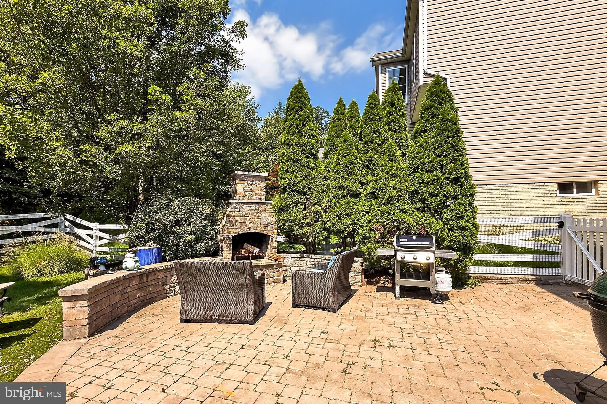 LAUREL HILL - Residential