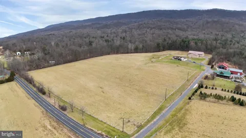 133 Black Bear Lane, East Waterford, PA MLS: PAJT2012280