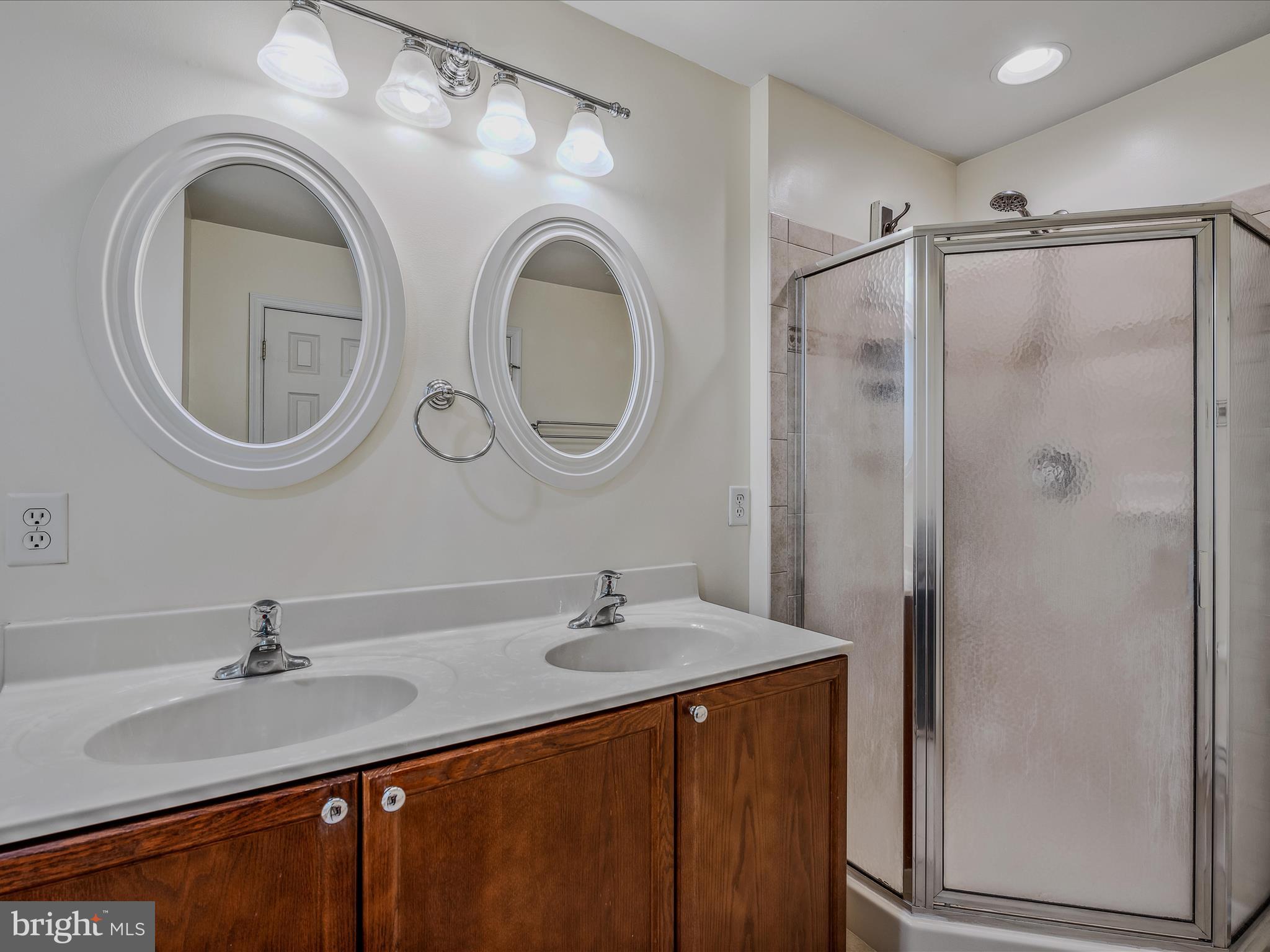 MANOR PARK - Residential