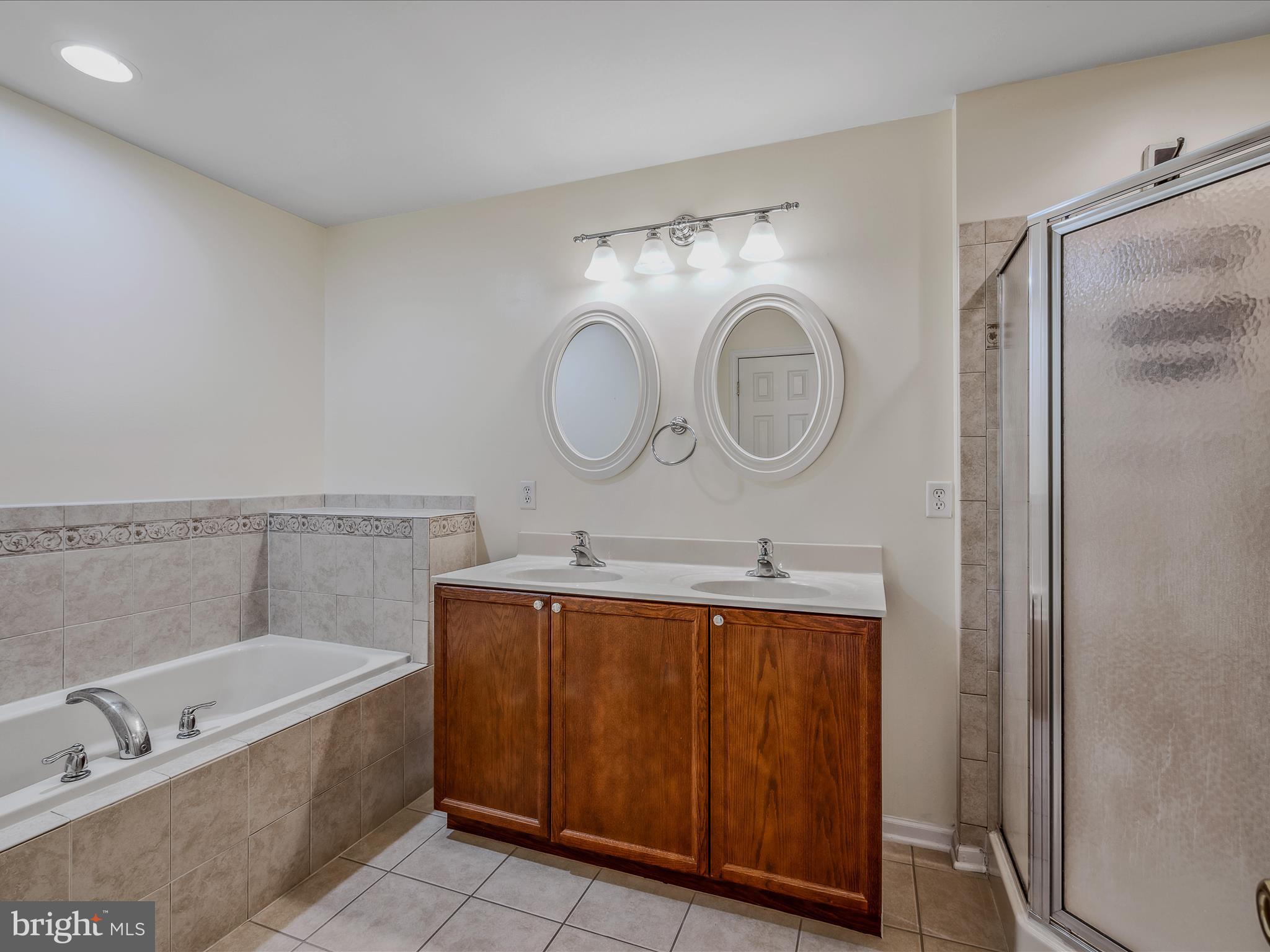 MANOR PARK - Residential