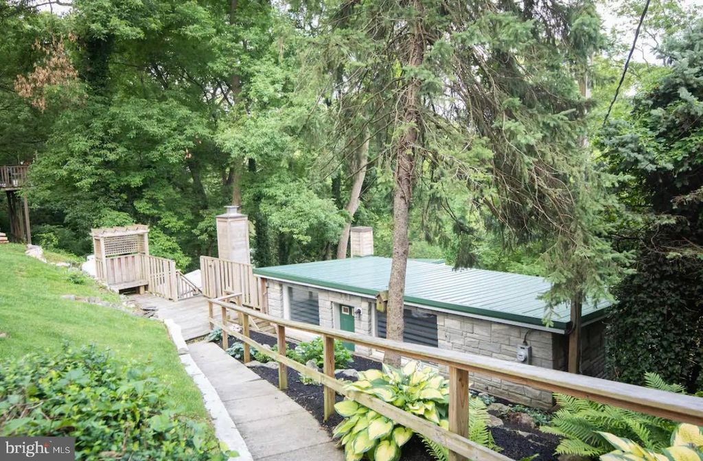 Photo of 174 Pinetown Road, Leola, PA 17540 (MLS # PALA2043096)