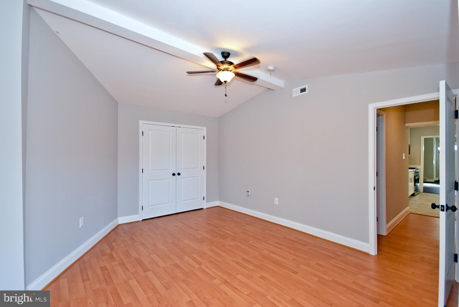 LE VELLE HILLS - Residential