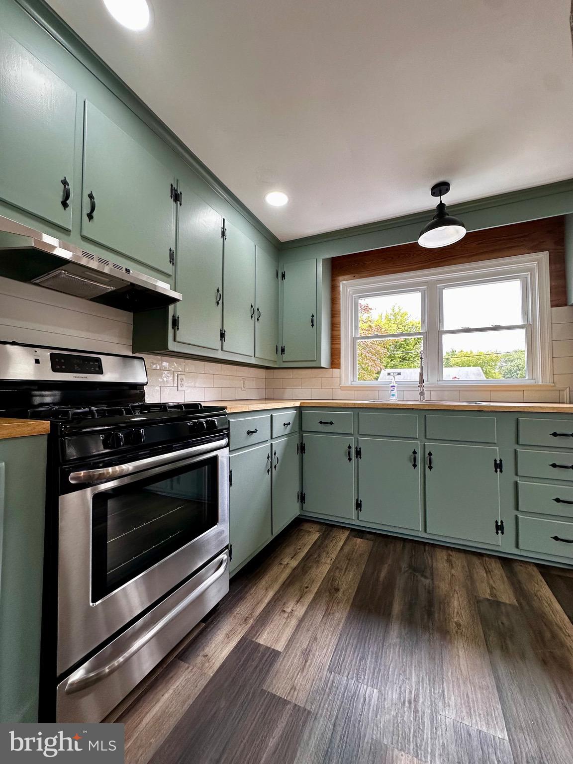 MOSS HILL ACRES - Residential