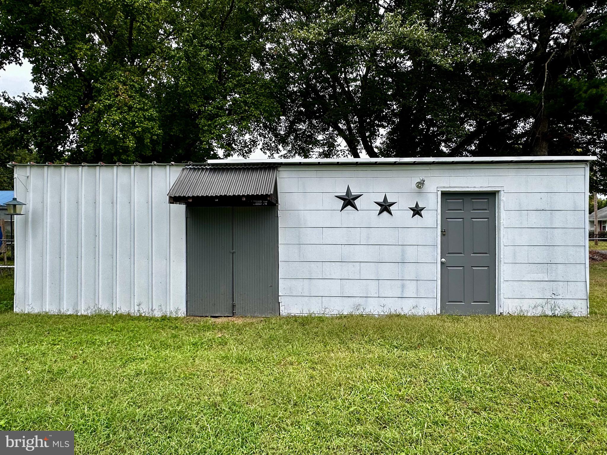 MOSS HILL ACRES - Residential