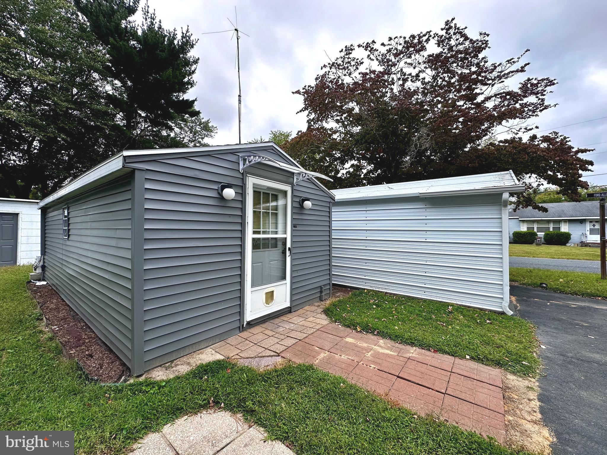 MOSS HILL ACRES - Residential