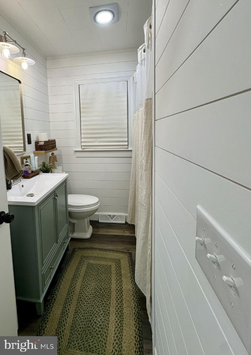 MOSS HILL ACRES - Residential