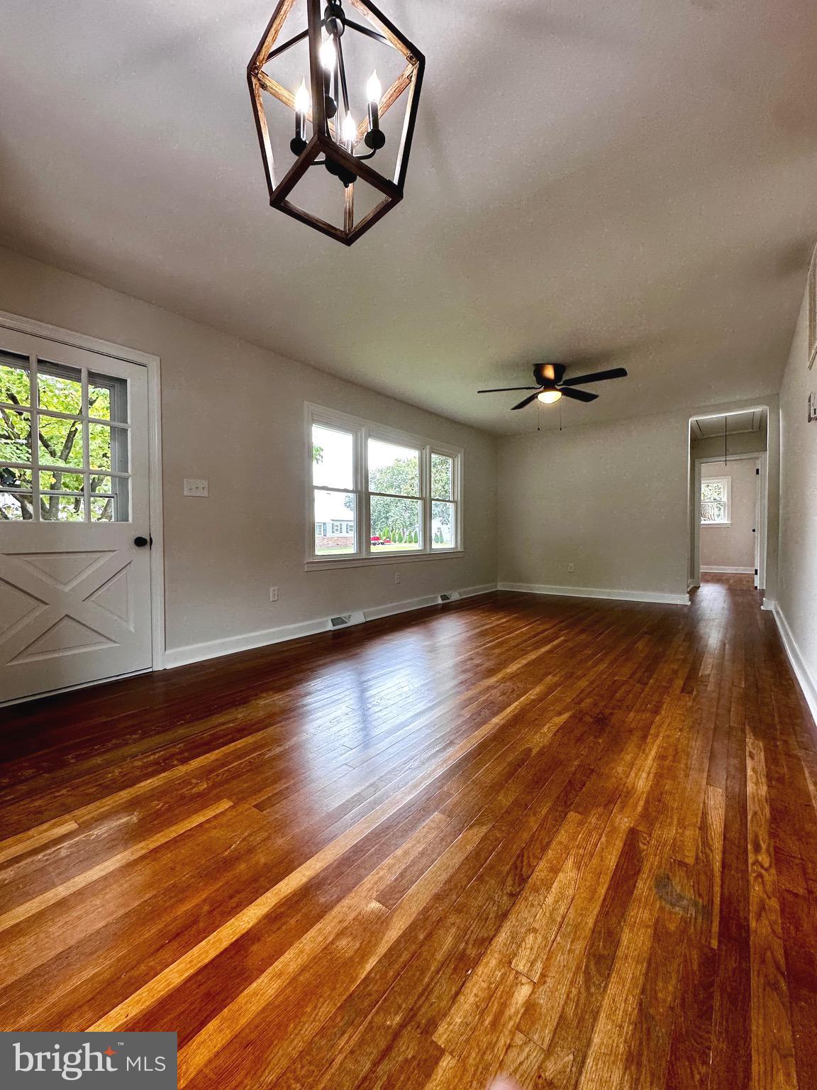 MOSS HILL ACRES - Residential