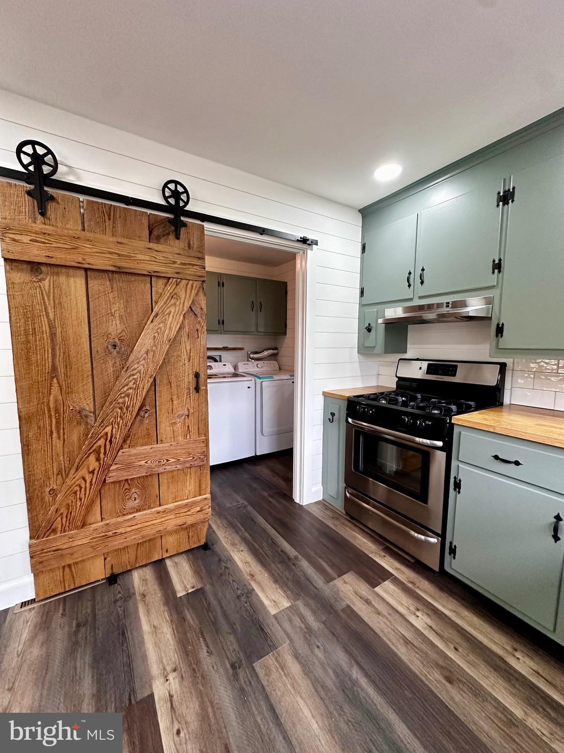 MOSS HILL ACRES - Residential