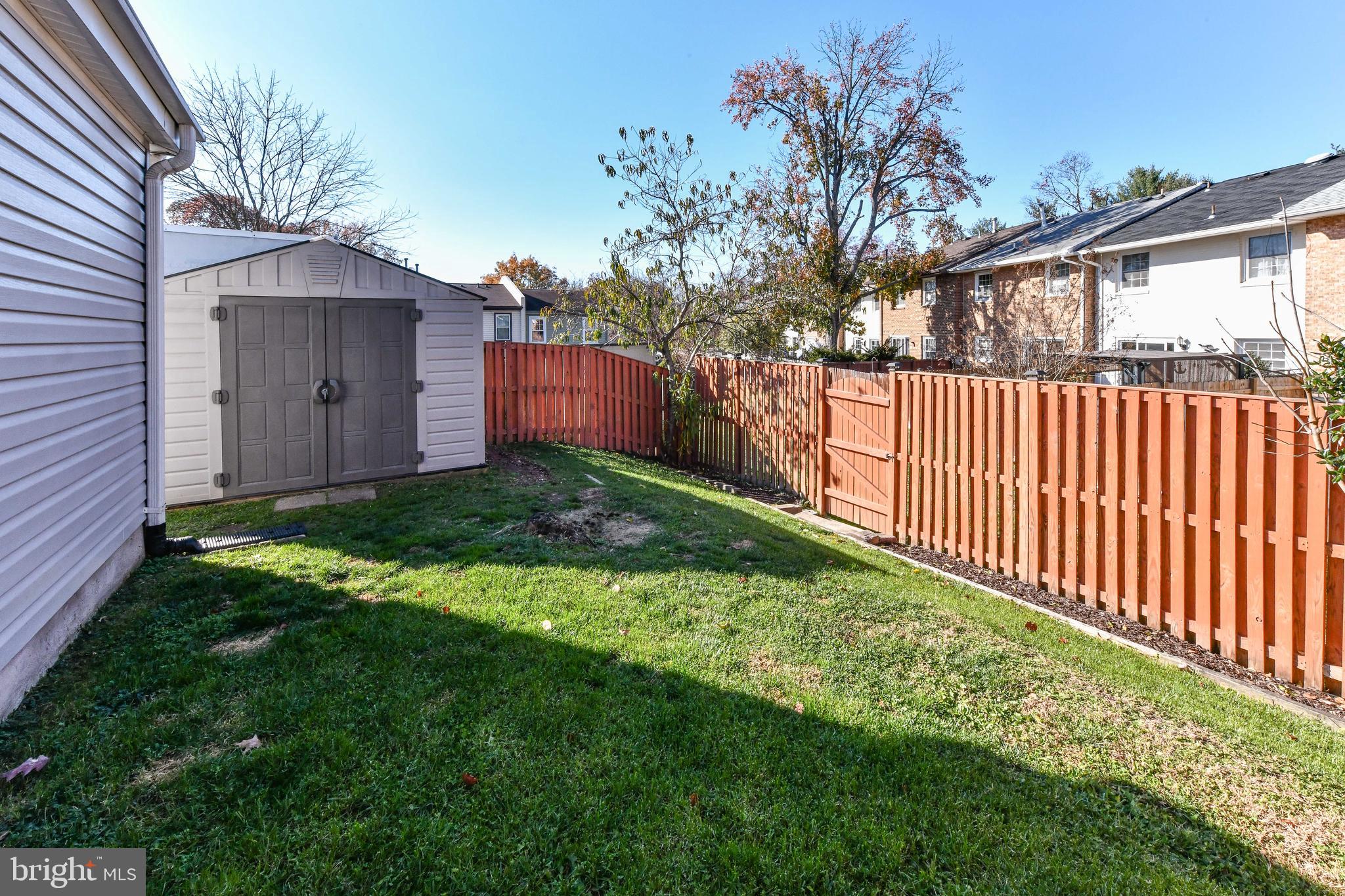 LONDON TOWNE - Residential Lease