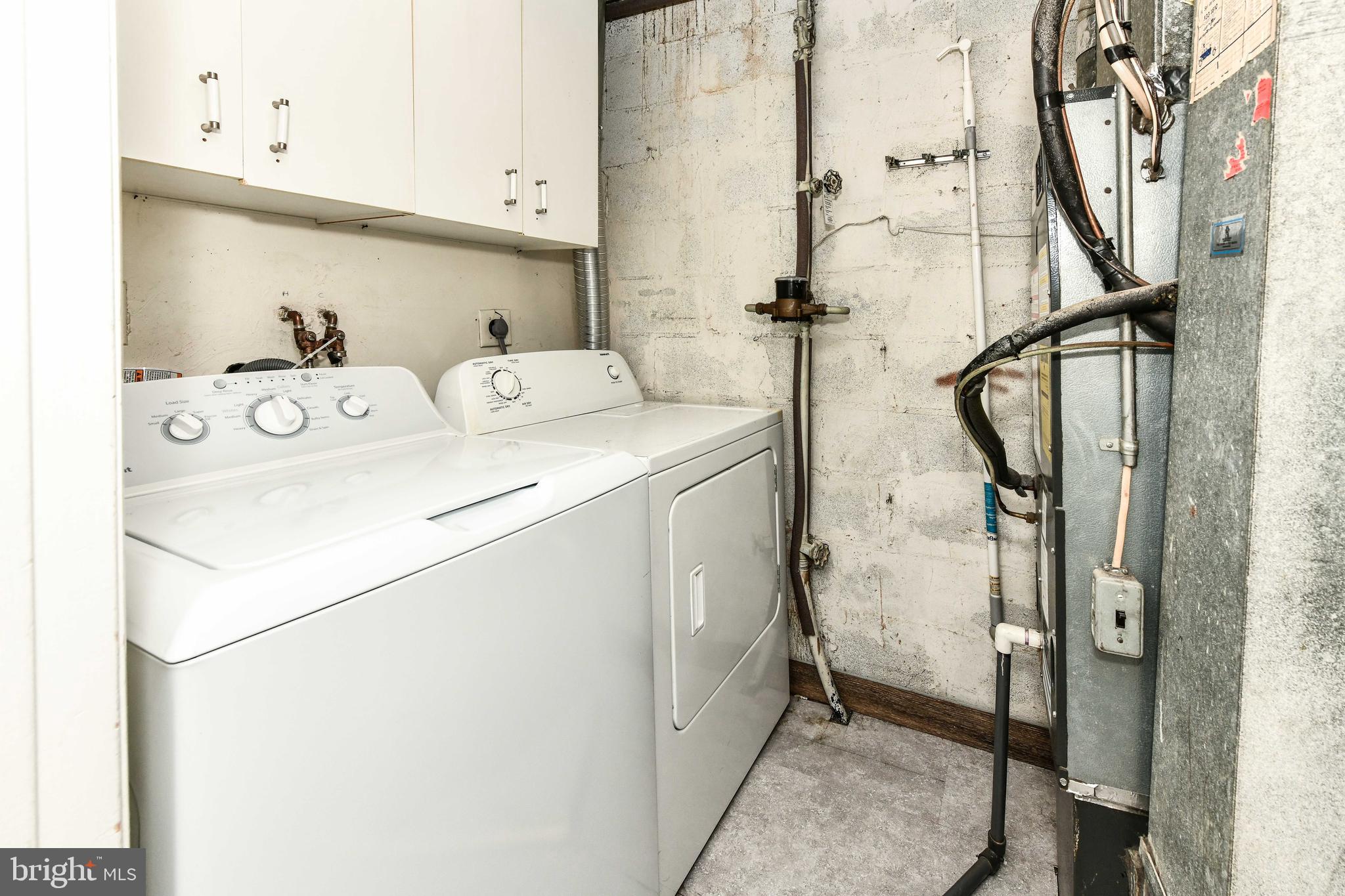 LONDON TOWNE - Residential Lease