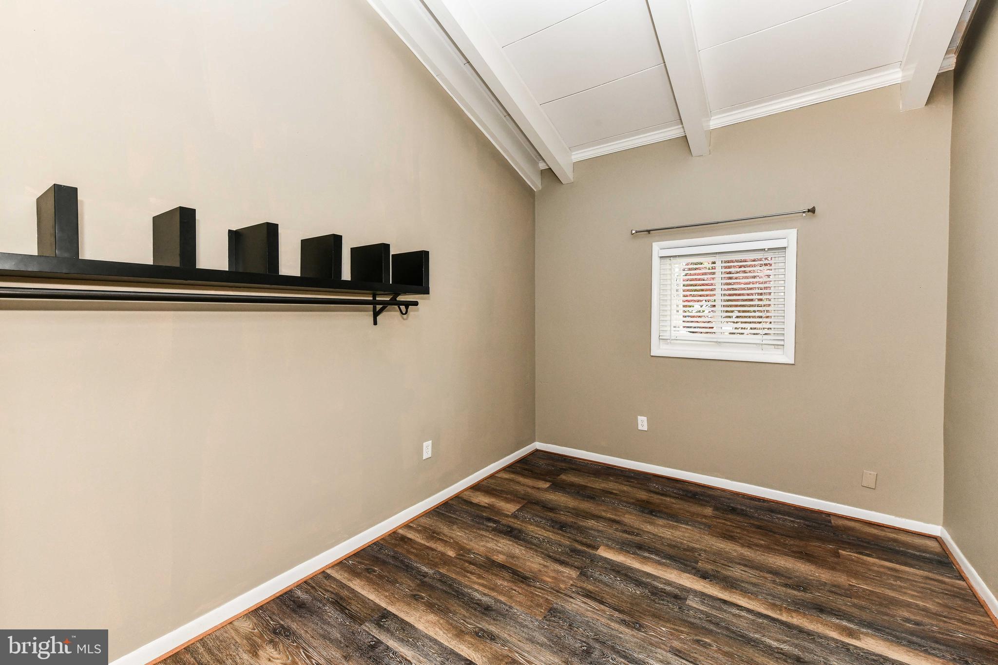 LONDON TOWNE - Residential Lease