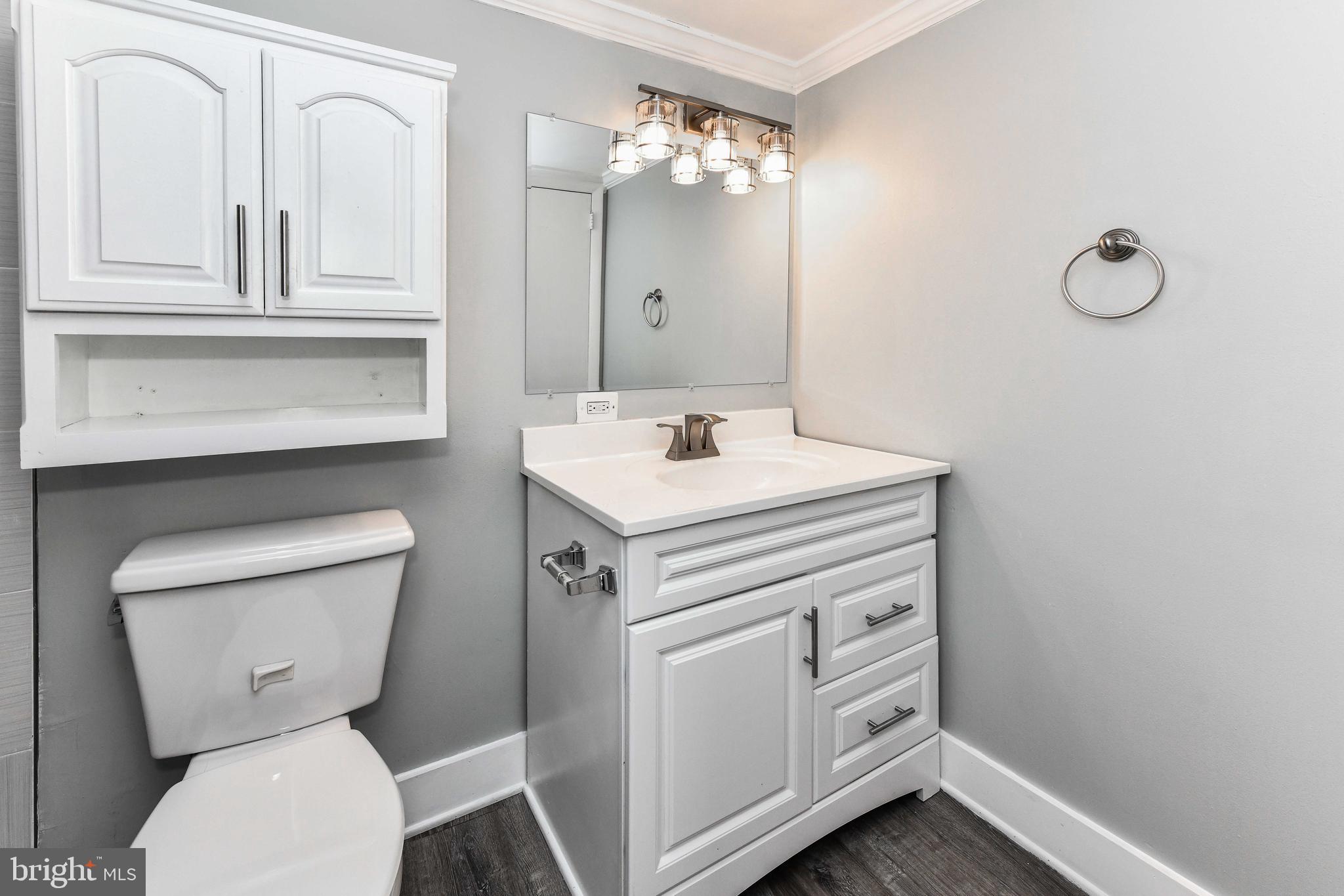 LONDON TOWNE - Residential Lease