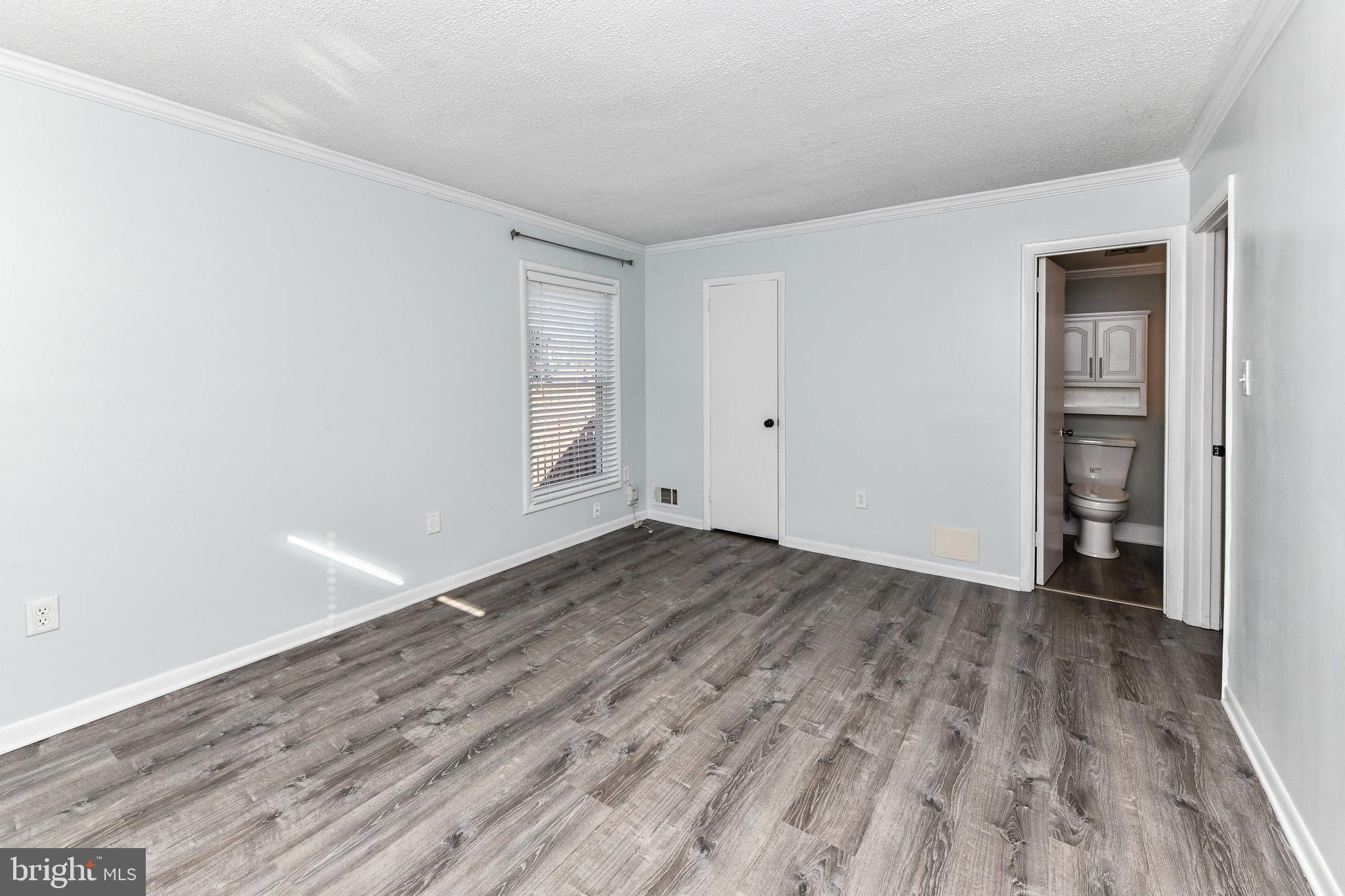 LONDON TOWNE - Residential Lease