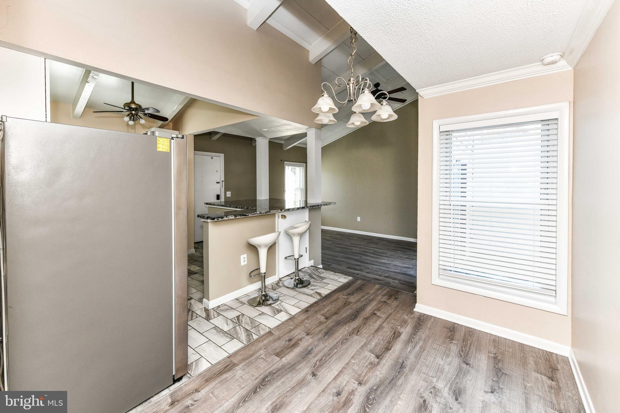 LONDON TOWNE - Residential Lease