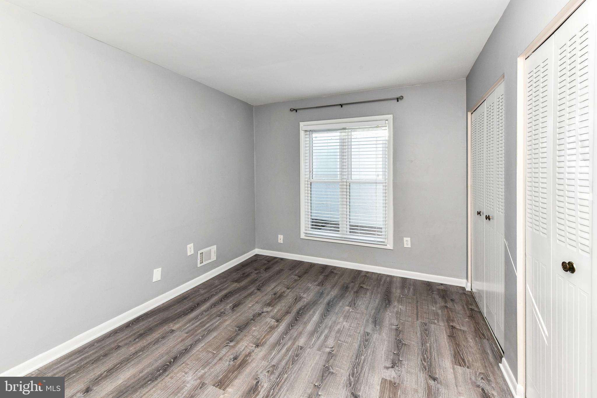 LONDON TOWNE - Residential Lease