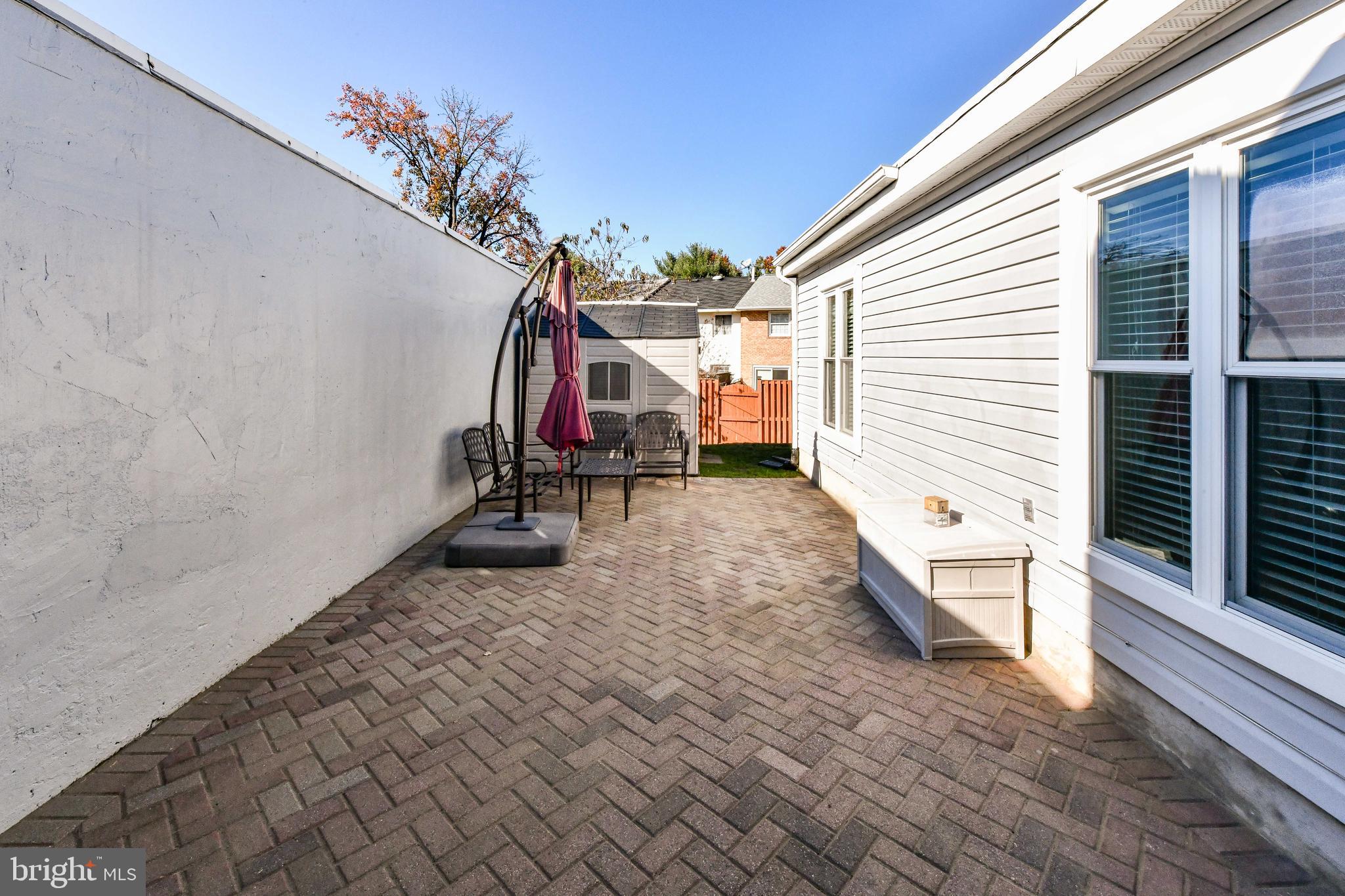 LONDON TOWNE - Residential Lease