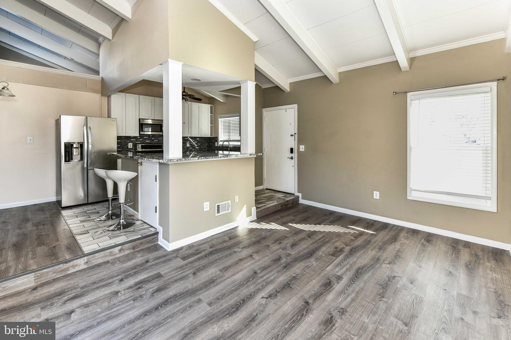 LONDON TOWNE - Residential Lease