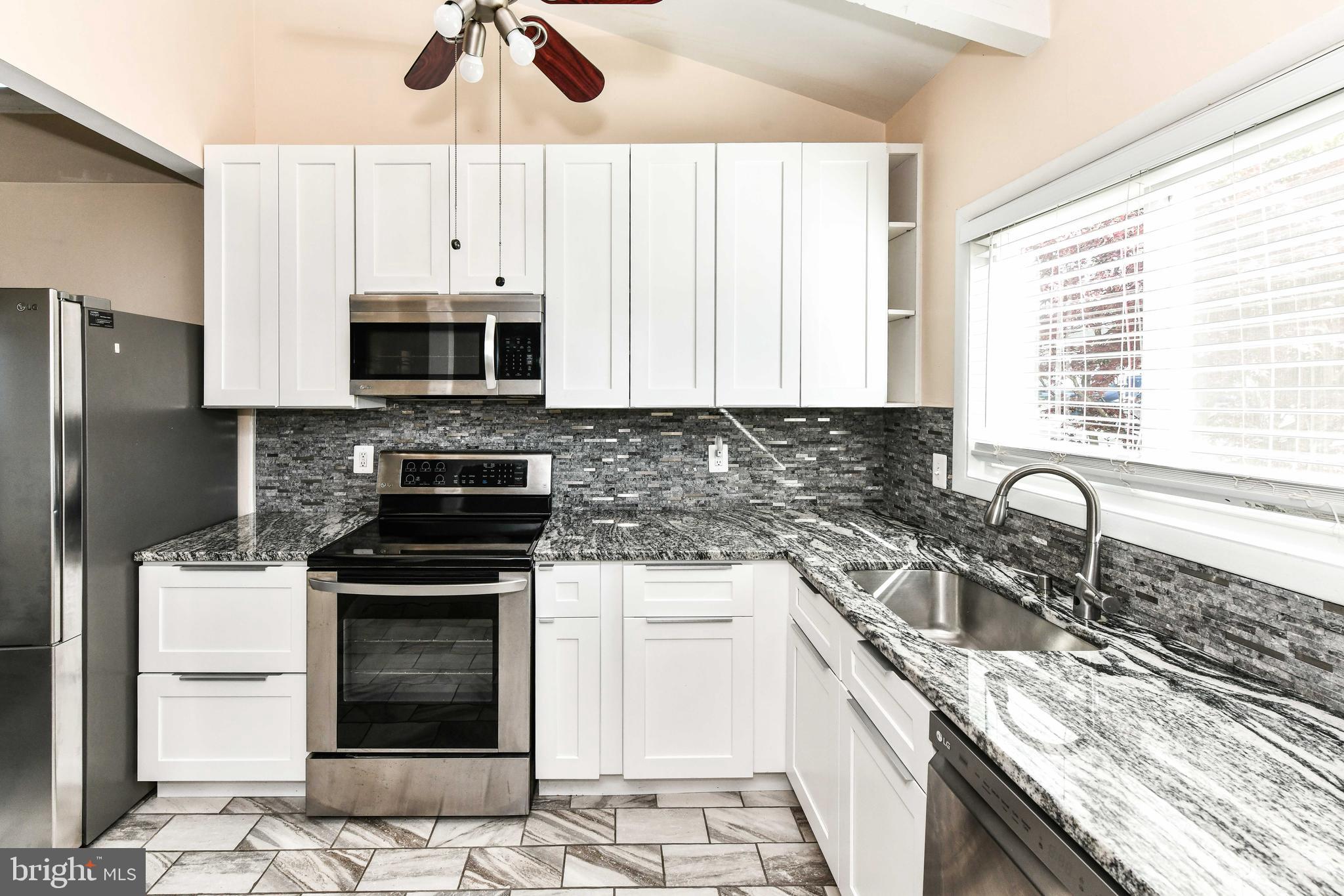 LONDON TOWNE - Residential Lease