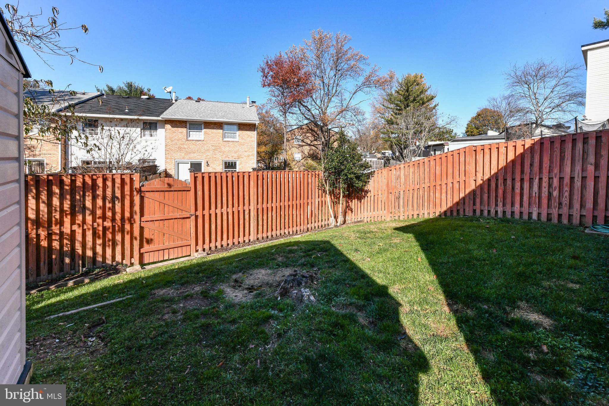 LONDON TOWNE - Residential Lease