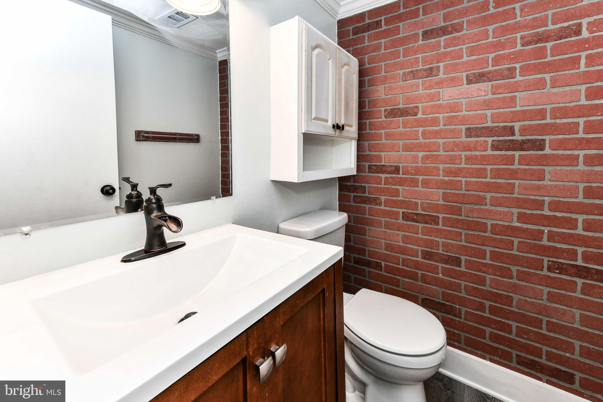 LONDON TOWNE - Residential Lease