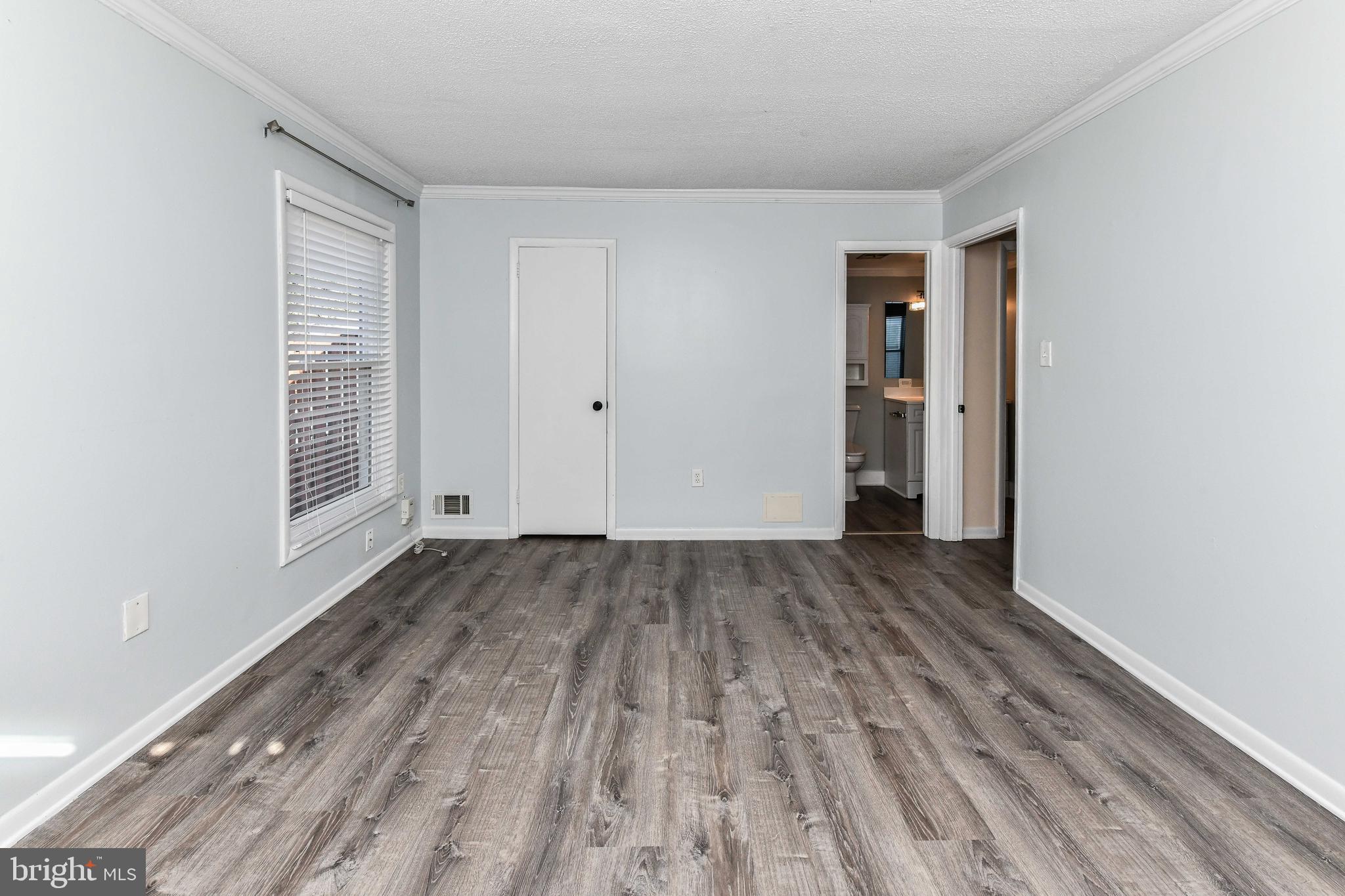 LONDON TOWNE - Residential Lease