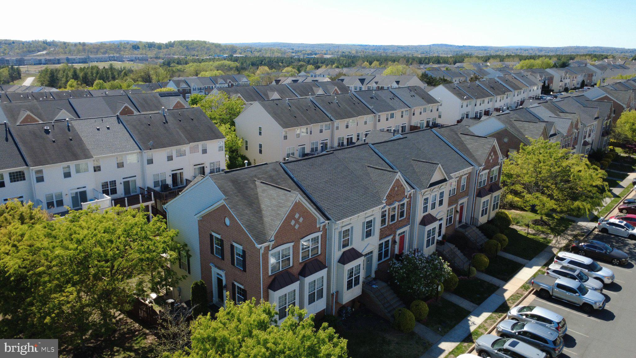 557 EDMONTON TERRACE NE