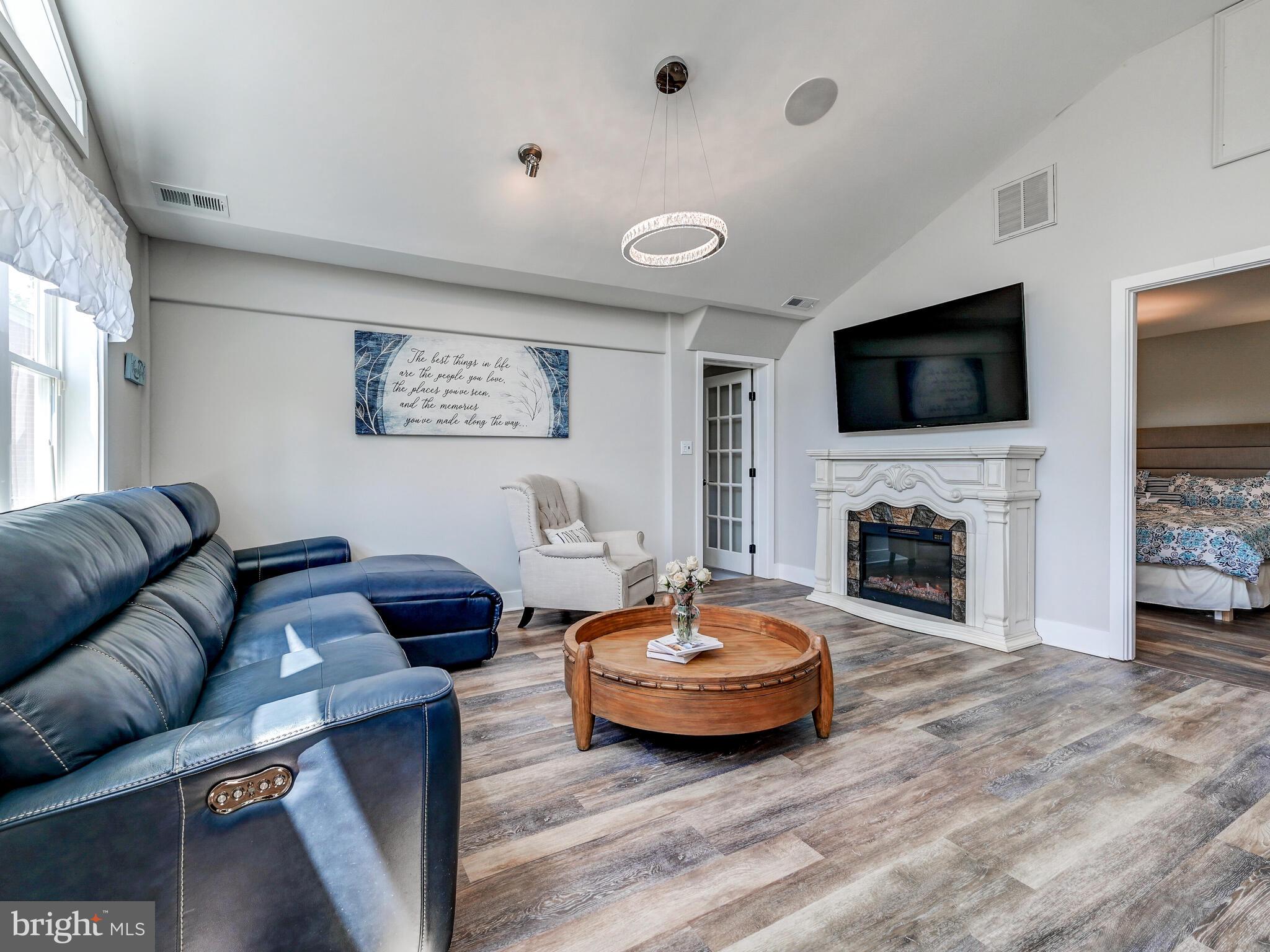 STANSBURY MANOR - Residential