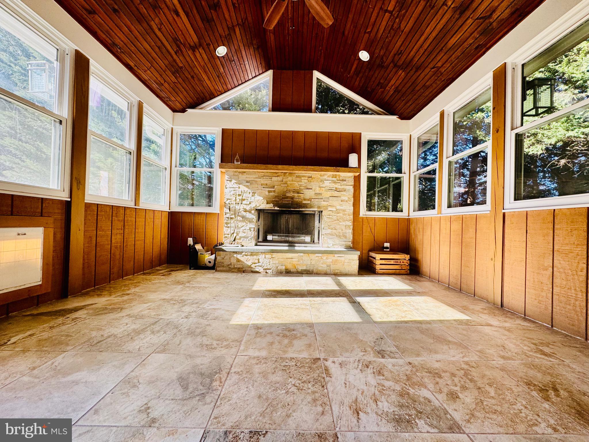 PARKVIEW - Residential Lease