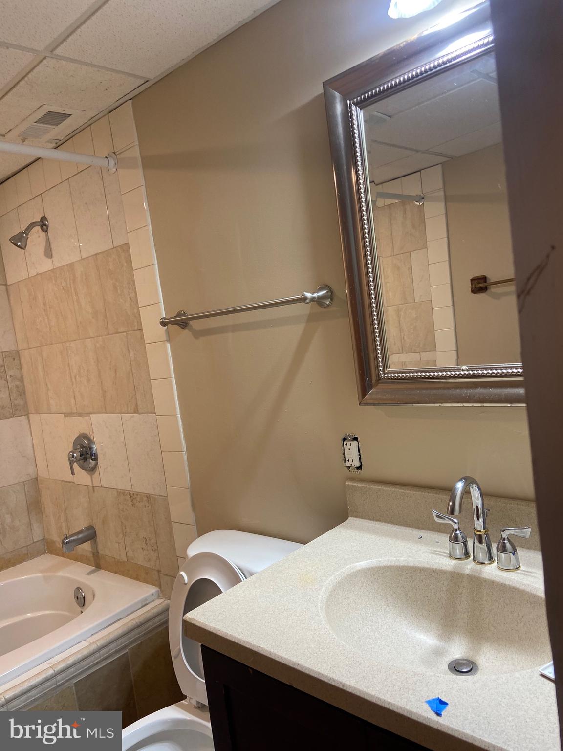 FRANKLIN SQUARE HISTORIC DISTRICT - Residential Lease