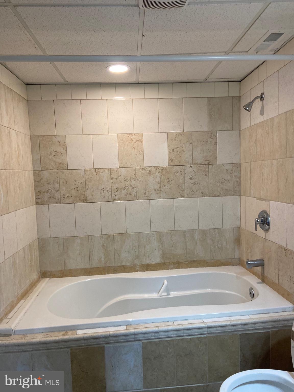 FRANKLIN SQUARE HISTORIC DISTRICT - Residential Lease