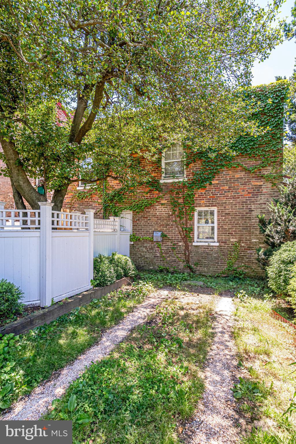 OLD TOWN ALEXANDRIA - Residential Lease