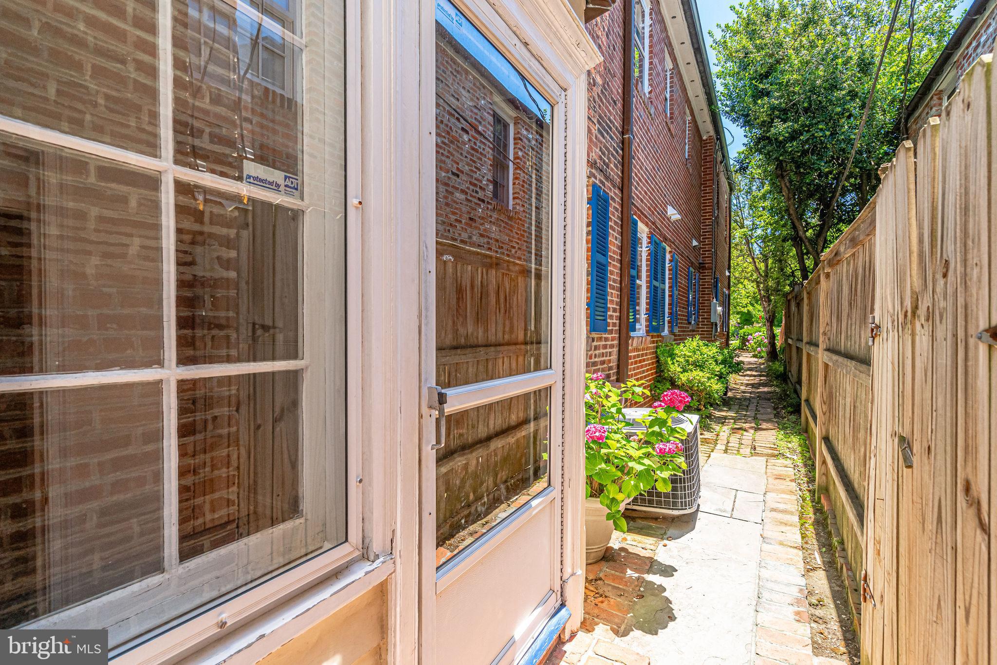OLD TOWN ALEXANDRIA - Residential Lease