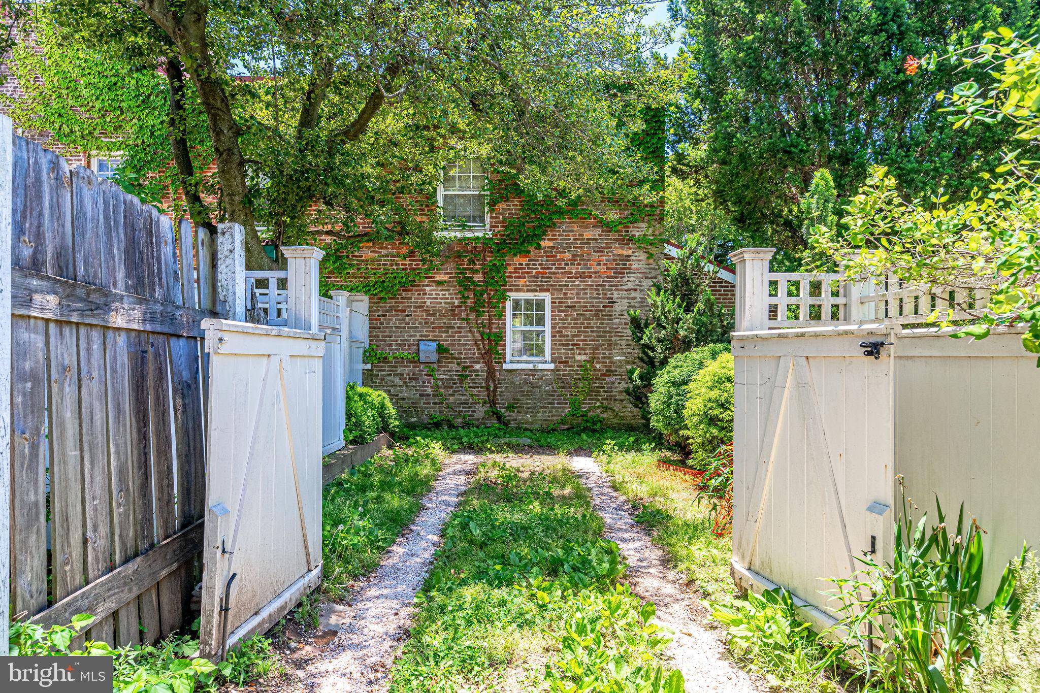 OLD TOWN ALEXANDRIA - Residential Lease