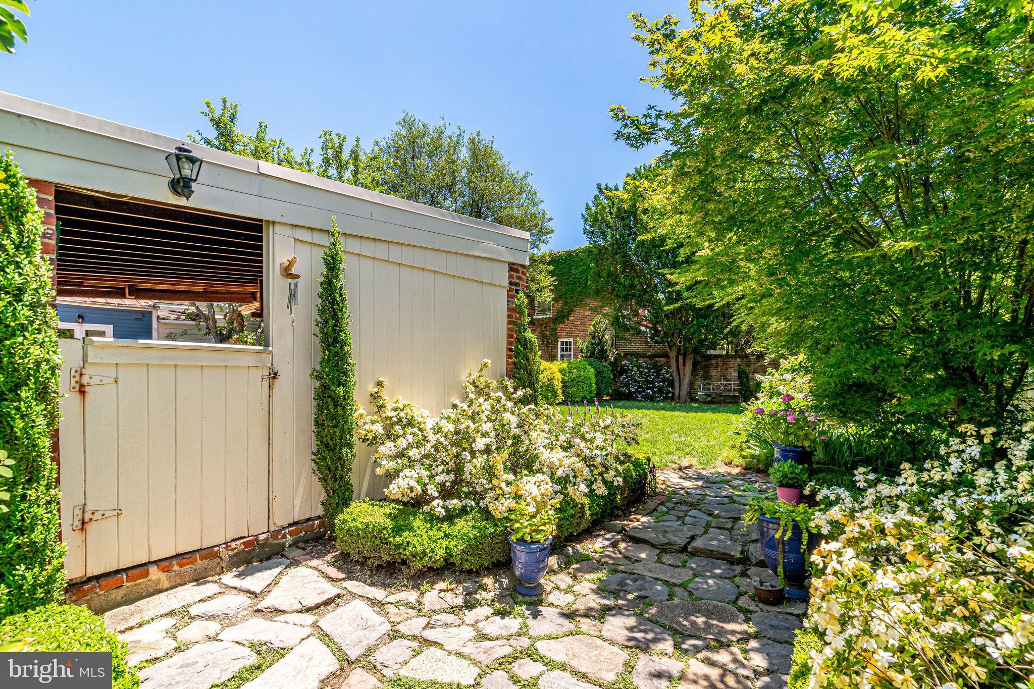 OLD TOWN ALEXANDRIA - Residential Lease