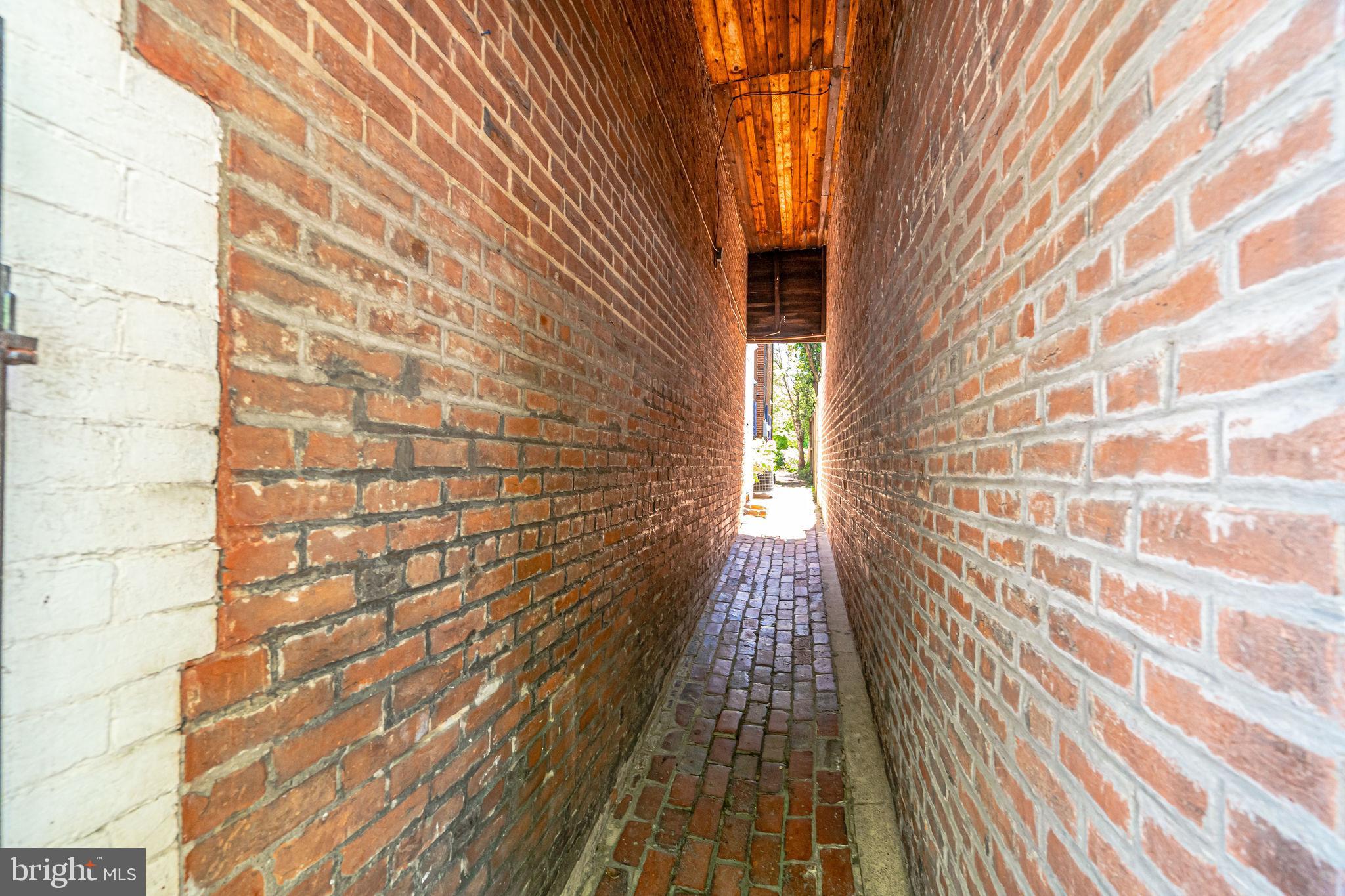 OLD TOWN ALEXANDRIA - Residential Lease