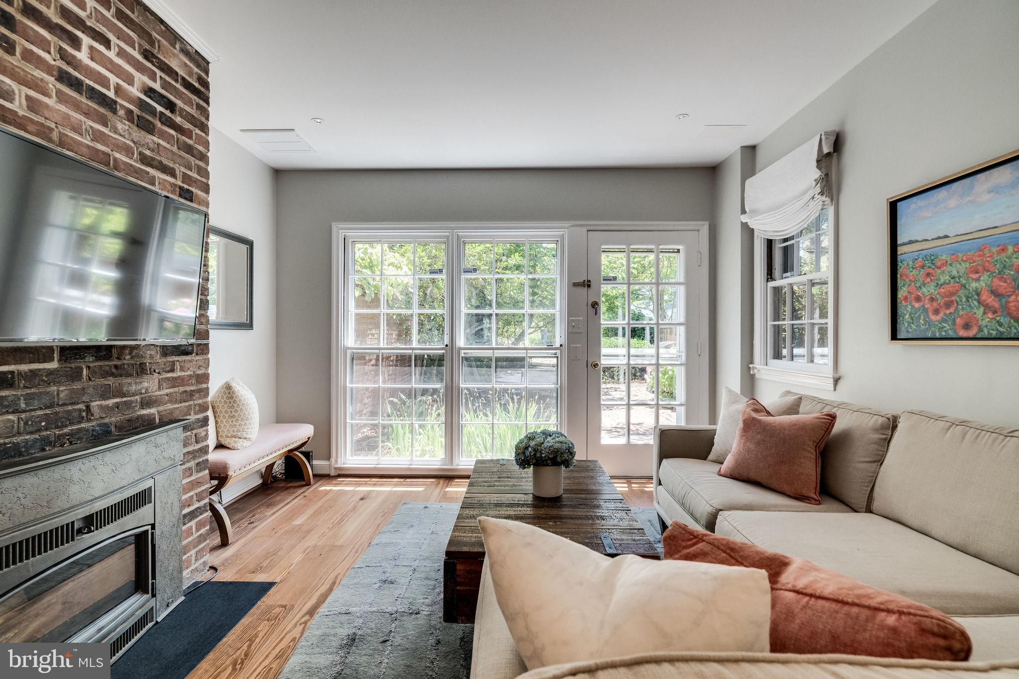 OLD TOWN ALEXANDRIA - Residential Lease