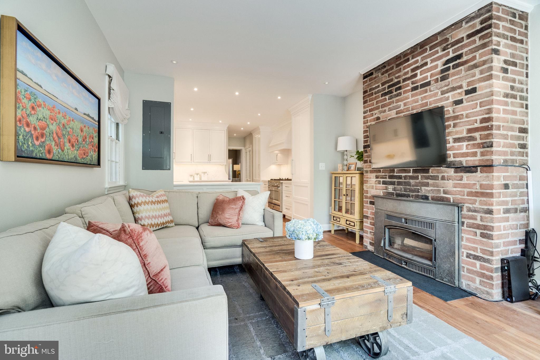 OLD TOWN ALEXANDRIA - Residential Lease