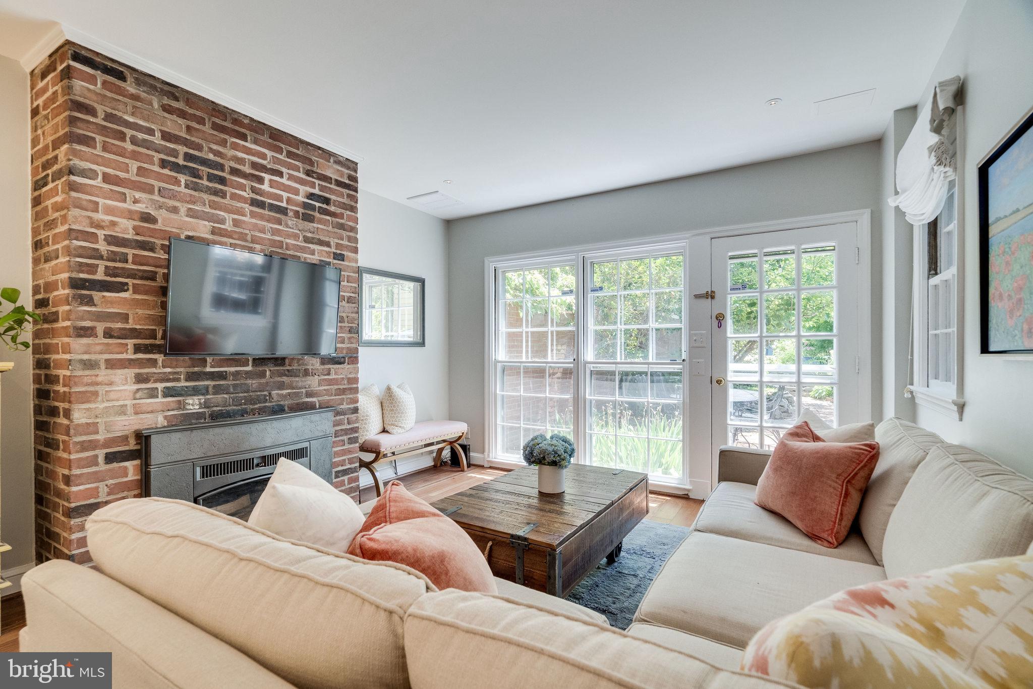 OLD TOWN ALEXANDRIA - Residential Lease