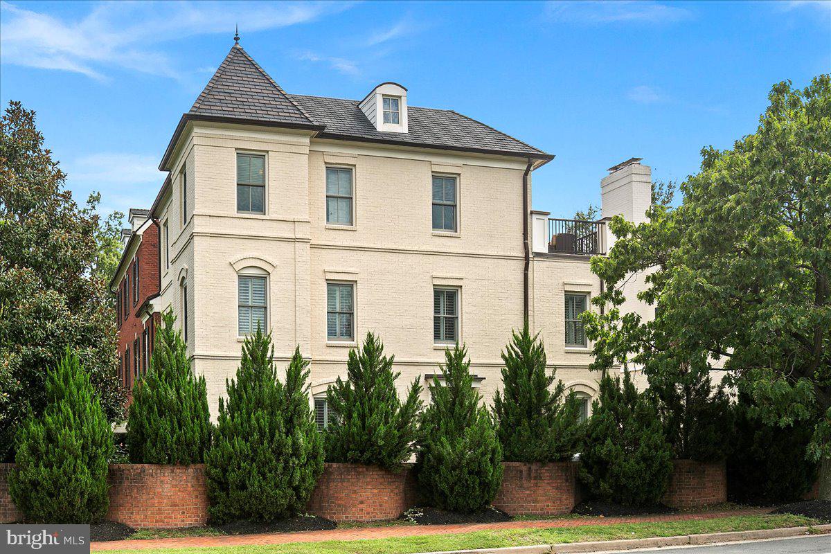 LIBERTY ROW - Residential