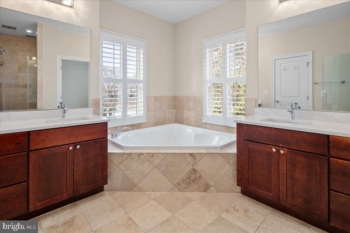 LIBERTY ROW - Residential