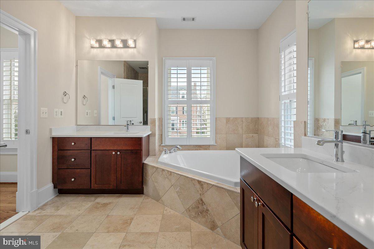 LIBERTY ROW - Residential