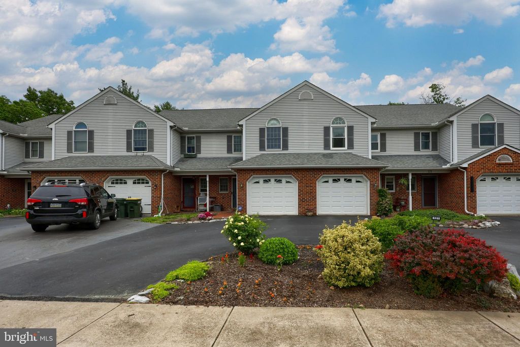 Photo of 119 Pepperton Court, LITITZ, PA 17543 (MLS # PALA2070136)