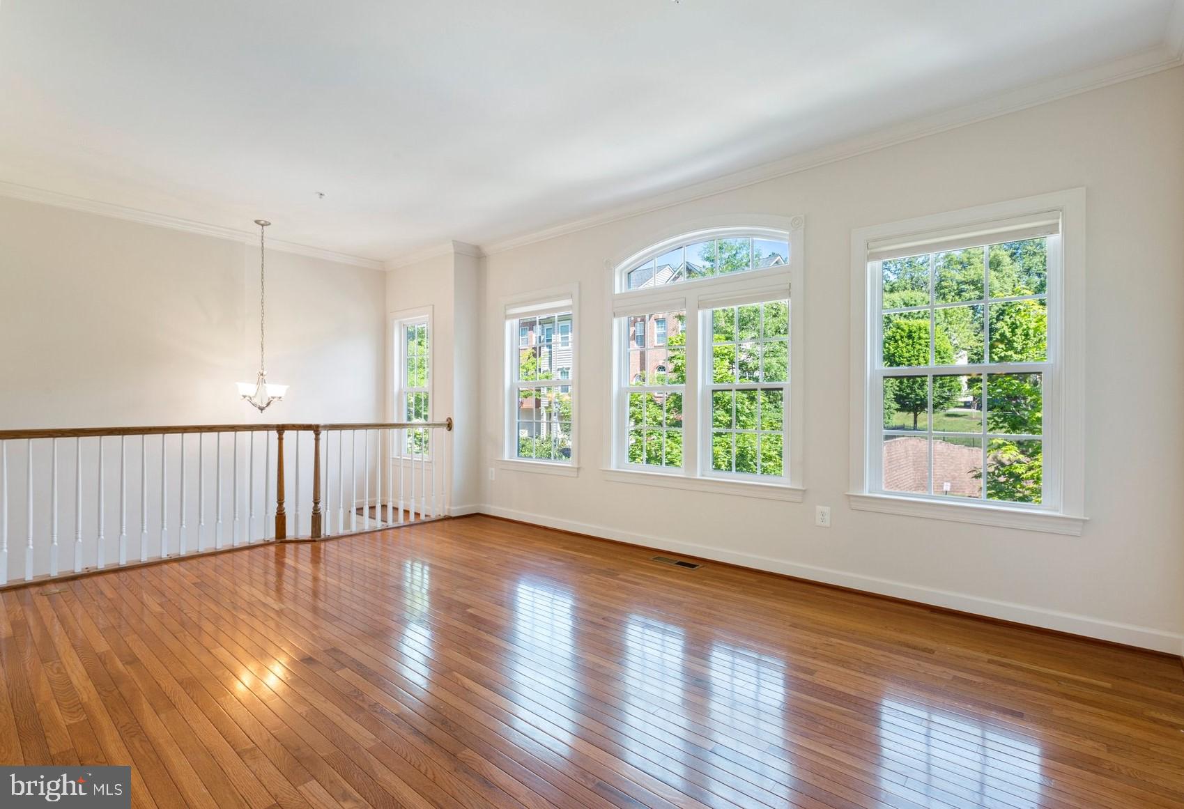 MONTGOMERY WHITE OAK - Residential