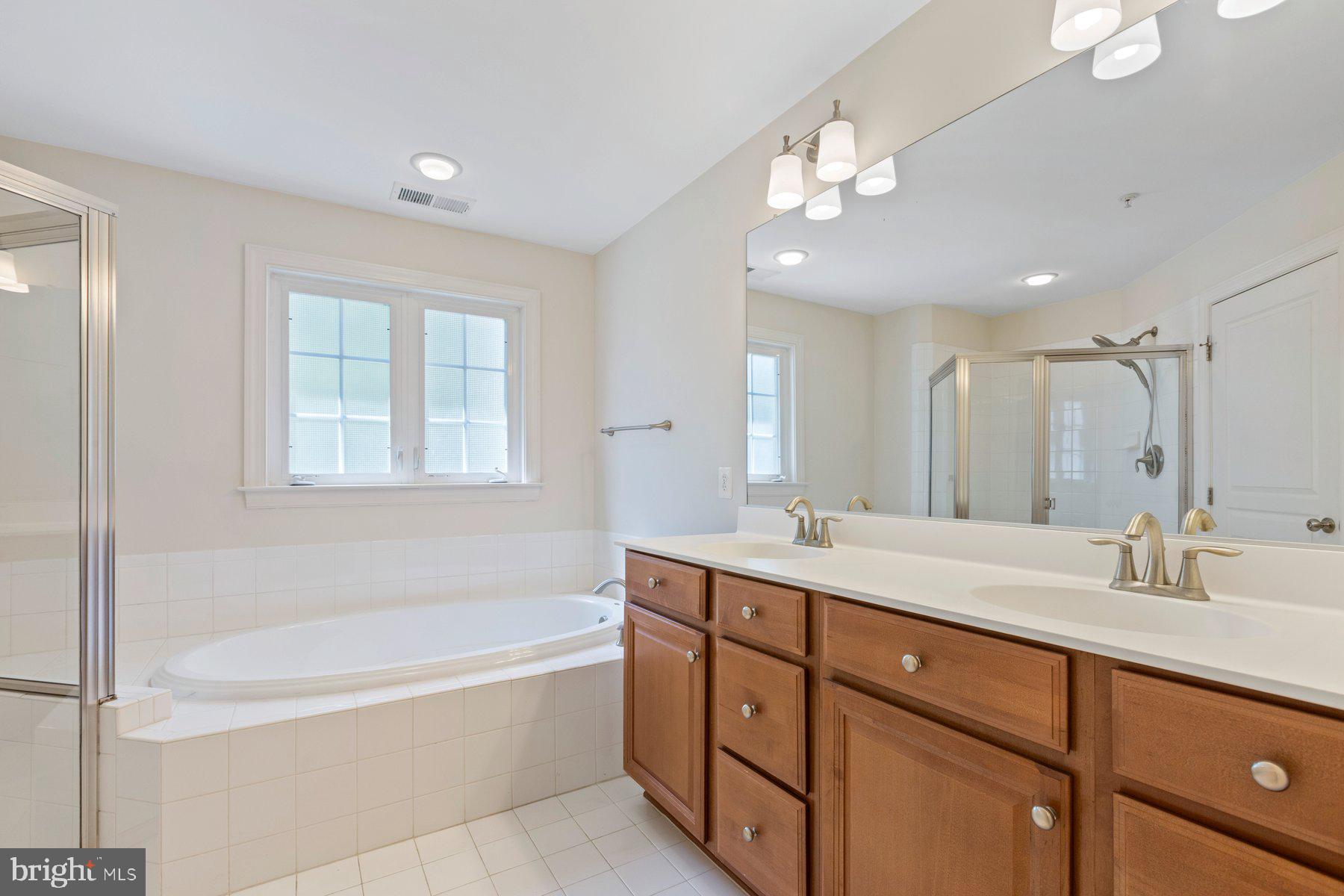 MONTGOMERY WHITE OAK - Residential