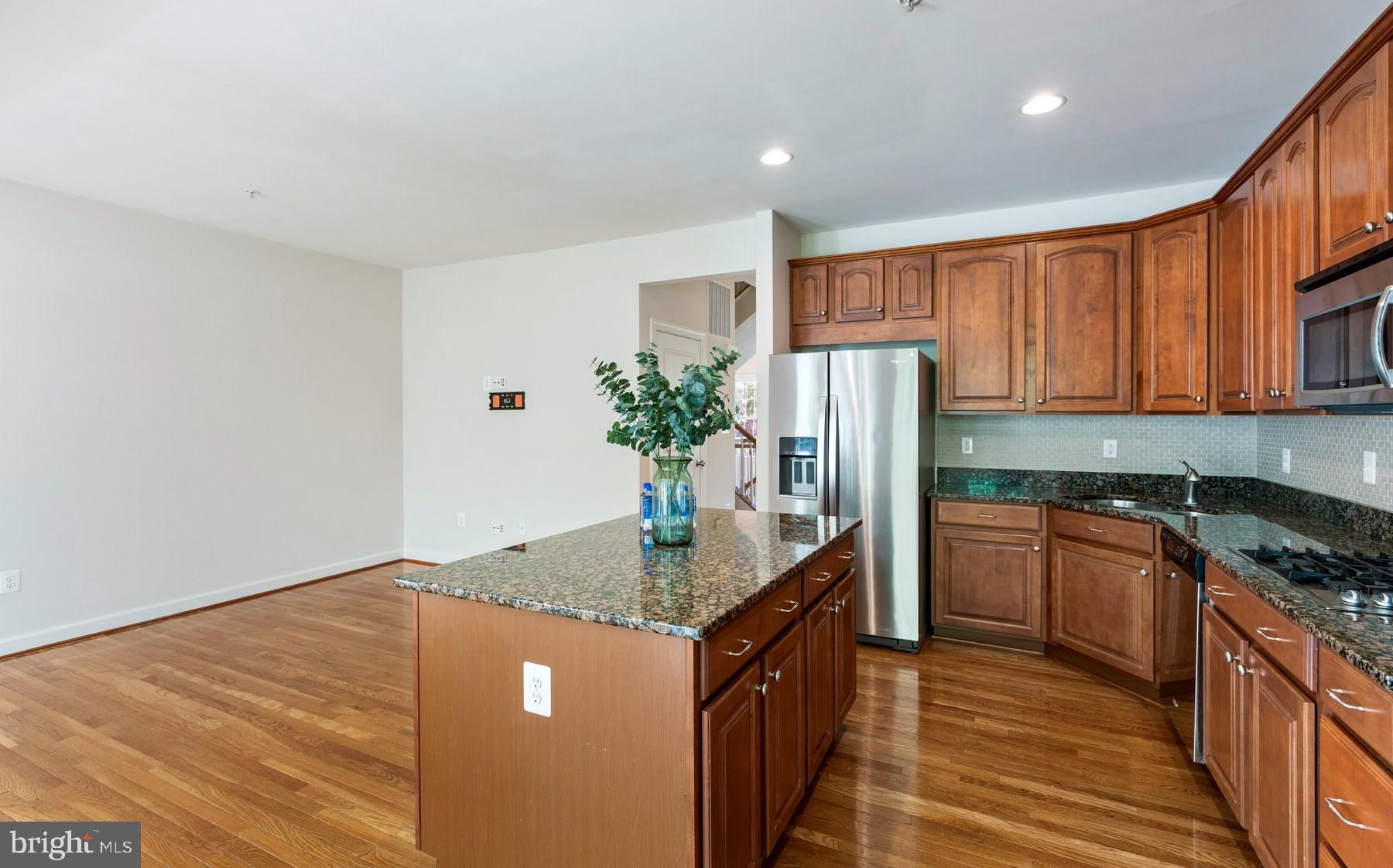 MONTGOMERY WHITE OAK - Residential