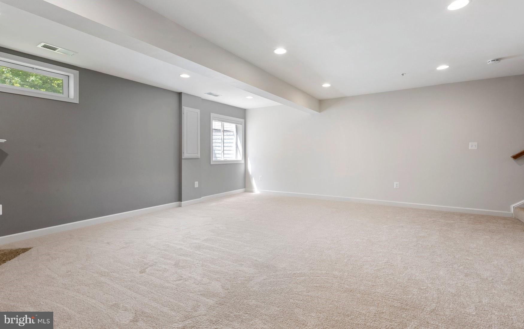 MONTGOMERY WHITE OAK - Residential